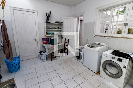 Casa à venda com 700m², 4 quartos e 8 vagas Casa à venda com 700m², 4 quartos e 8 vagasÁrea de Serviço