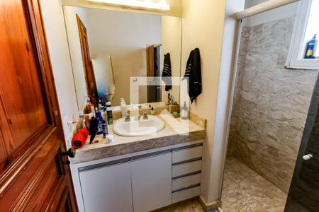 Casa à venda com 700m², 4 quartos e 8 vagas Casa à venda com 700m², 4 quartos e 8 vagasBanheiro da Suíte 2