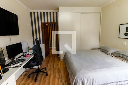 Casa à venda com 700m², 4 quartos e 8 vagas Casa à venda com 700m², 4 quartos e 8 vagasSuíte 2 - armários