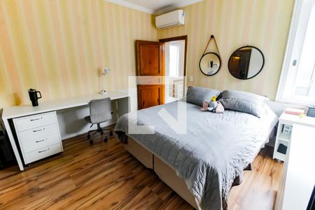 Casa à venda com 700m², 4 quartos e 8 vagas Casa à venda com 700m², 4 quartos e 8 vagasSuíte 3