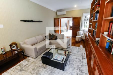 Casa à venda com 700m², 4 quartos e 8 vagas Casa à venda com 700m², 4 quartos e 8 vagasSala 3 - TV