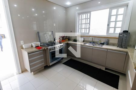 Casa à venda com 700m², 4 quartos e 8 vagas Casa à venda com 700m², 4 quartos e 8 vagasCozinha - Armários