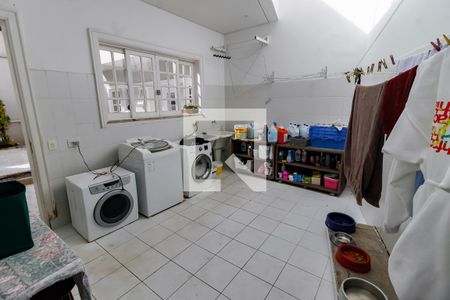 Casa à venda com 700m², 4 quartos e 8 vagas Casa à venda com 700m², 4 quartos e 8 vagasÁrea de Serviço