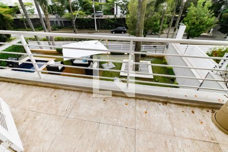 Casa à venda com 700m², 4 quartos e 8 vagas Casa à venda com 700m², 4 quartos e 8 vagasVaranda - Suíte 1