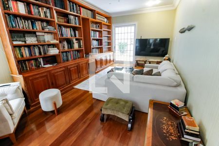 Casa à venda com 700m², 4 quartos e 8 vagas Casa à venda com 700m², 4 quartos e 8 vagasSala 3 - TV