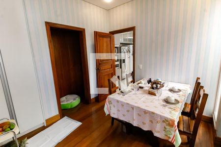 Casa à venda com 700m², 4 quartos e 8 vagas Casa à venda com 700m², 4 quartos e 8 vagasCopa