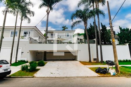 Casa à venda com 700m², 4 quartos e 8 vagas Casa à venda com 700m², 4 quartos e 8 vagasFachada