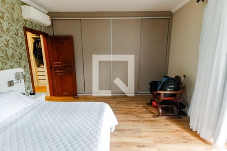 Casa à venda com 700m², 4 quartos e 8 vagas Casa à venda com 700m², 4 quartos e 8 vagasSuíte 1 - armários