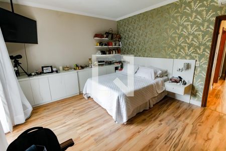 Casa à venda com 700m², 4 quartos e 8 vagas Casa à venda com 700m², 4 quartos e 8 vagasSuíte 1