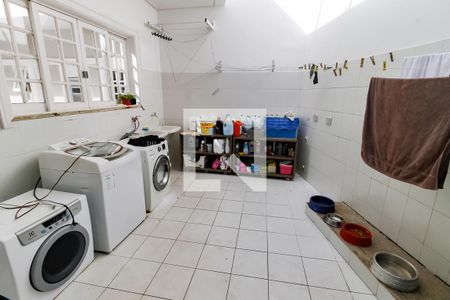 Casa à venda com 700m², 4 quartos e 8 vagas Casa à venda com 700m², 4 quartos e 8 vagasÁrea de Serviço