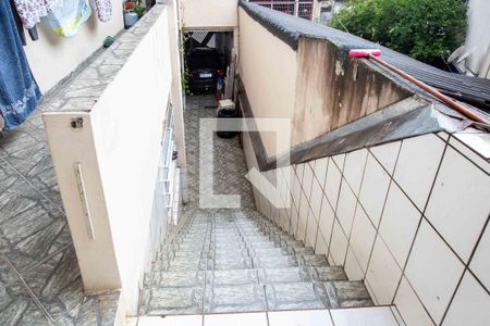 Casa à venda com 300m², 8 quartos e 3 vagasEscada