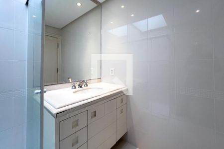 Casa à venda com 380m², 4 quartos e 6 vagasBanheiro do quarto 2