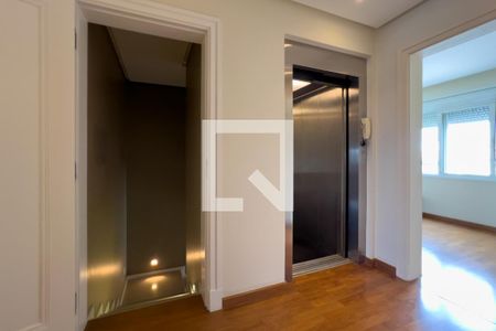 Casa à venda com 380m², 4 quartos e 6 vagasHall