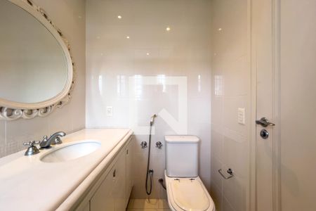 Casa à venda com 380m², 4 quartos e 6 vagasBanheiro do quarto 4