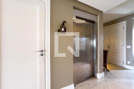 Casa à venda com 380m², 4 quartos e 6 vagasHall