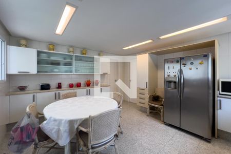 Casa à venda com 380m², 4 quartos e 6 vagasCozinha