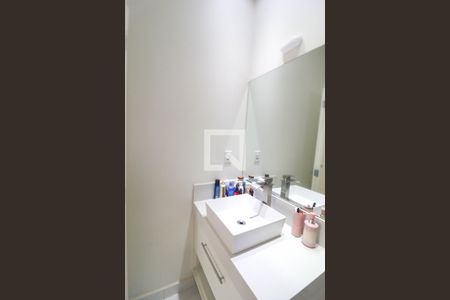 Casa de condomínio para alugar com 285m², 4 quartos e 2 vagasBanheiro do quarto 3