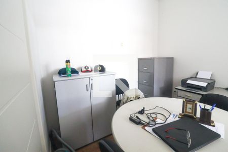 Casa de condomínio para alugar com 285m², 4 quartos e 2 vagasEscritório