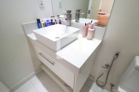 Casa de condomínio para alugar com 285m², 4 quartos e 2 vagasBanheiro do quarto 3