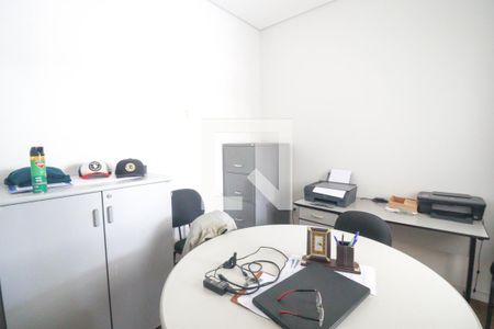 Casa de condomínio para alugar com 285m², 4 quartos e 2 vagasEscritório