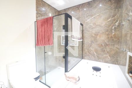 Casa de condomínio para alugar com 285m², 4 quartos e 2 vagasBanheiro do Quarto 