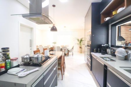 Casa de condomínio para alugar com 285m², 4 quartos e 2 vagasCozinha