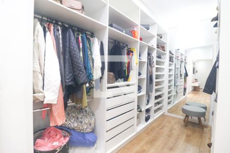 Casa de condomínio para alugar com 285m², 4 quartos e 2 vagasQuarto/closet