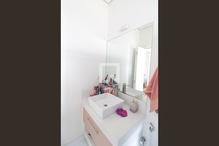 Casa de condomínio para alugar com 285m², 4 quartos e 2 vagasBanheiro do Quarto 4