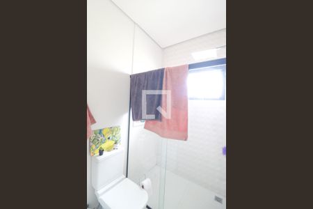 Casa de condomínio para alugar com 285m², 4 quartos e 2 vagasBanheiro do Quarto 4