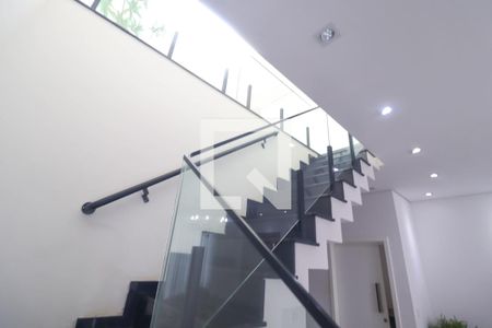 Casa de condomínio para alugar com 285m², 4 quartos e 2 vagasCorredor