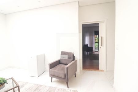 Casa de condomínio para alugar com 285m², 4 quartos e 2 vagasCorredor