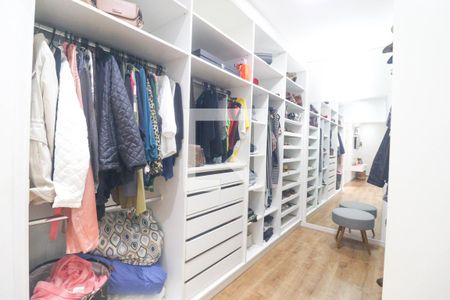 Casa de condomínio para alugar com 285m², 4 quartos e 2 vagasQuarto/closet