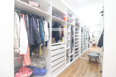 Casa de condomínio para alugar com 285m², 4 quartos e 2 vagasQuarto/closet