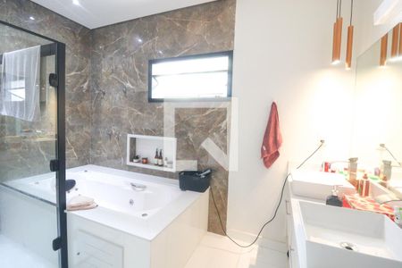 Casa de condomínio para alugar com 285m², 4 quartos e 2 vagasBanheiro do Quarto 