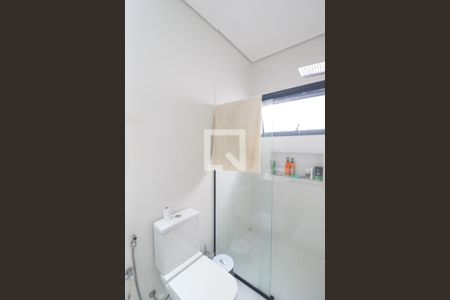 Casa de condomínio para alugar com 285m², 4 quartos e 2 vagasBanheiro do quarto 3