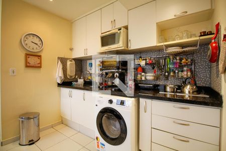 Apartamento à venda com 85m², 2 quartos e 4 vagas Apartamento à venda com 85m², 2 quartos e 4 vagasCozinha e Área de Serviço