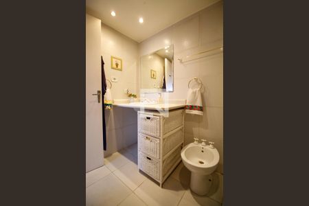 Apartamento à venda com 85m², 2 quartos e 4 vagas Apartamento à venda com 85m², 2 quartos e 4 vagasBanheiro da Suíte 1