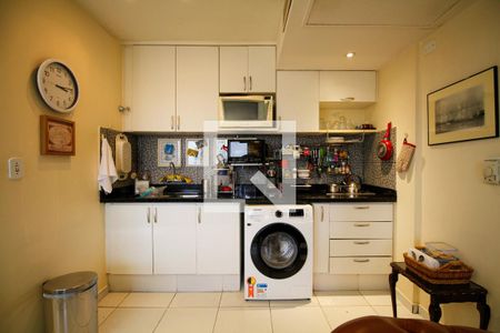 Apartamento à venda com 85m², 2 quartos e 4 vagas Apartamento à venda com 85m², 2 quartos e 4 vagasCozinha e Área de Serviço