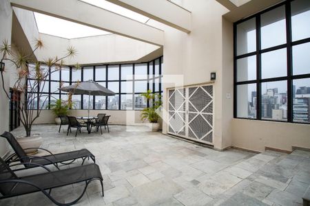 Apartamento à venda com 85m², 2 quartos e 4 vagas Apartamento à venda com 85m², 2 quartos e 4 vagasÁrea Comum - Piscina