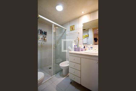 Apartamento à venda com 85m², 2 quartos e 4 vagas Apartamento à venda com 85m², 2 quartos e 4 vagasBanheiro da Suíte 2