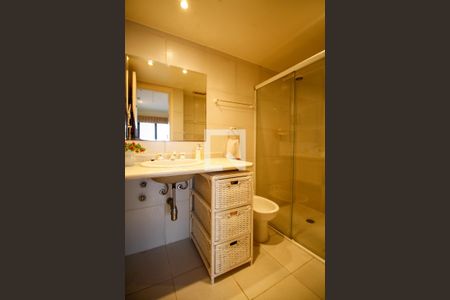 Apartamento à venda com 85m², 2 quartos e 4 vagas Apartamento à venda com 85m², 2 quartos e 4 vagasBanheiro da Suíte 1