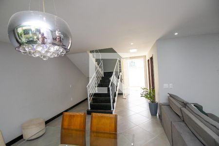 Casa de condomínio à venda com 280m², 4 quartos e 2 vagasSala