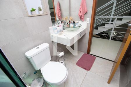 Casa de condomínio à venda com 280m², 4 quartos e 2 vagasBanheiro social