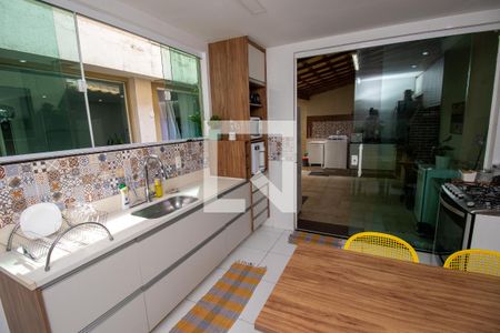 Casa de condomínio à venda com 280m², 4 quartos e 2 vagasCozinha