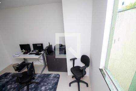 Casa de condomínio à venda com 280m², 4 quartos e 2 vagasEscritório