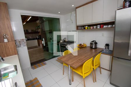 Casa de condomínio à venda com 280m², 4 quartos e 2 vagasCozinha