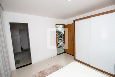 Casa de condomínio à venda com 280m², 4 quartos e 2 vagasQuarto 4