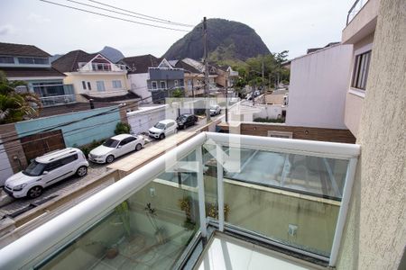 Casa de condomínio à venda com 280m², 4 quartos e 2 vagasSacada