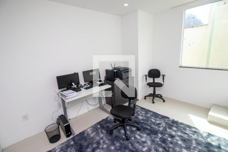 Casa de condomínio à venda com 280m², 4 quartos e 2 vagasEscritório