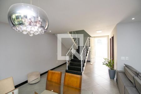 Casa de condomínio à venda com 280m², 4 quartos e 2 vagasSala